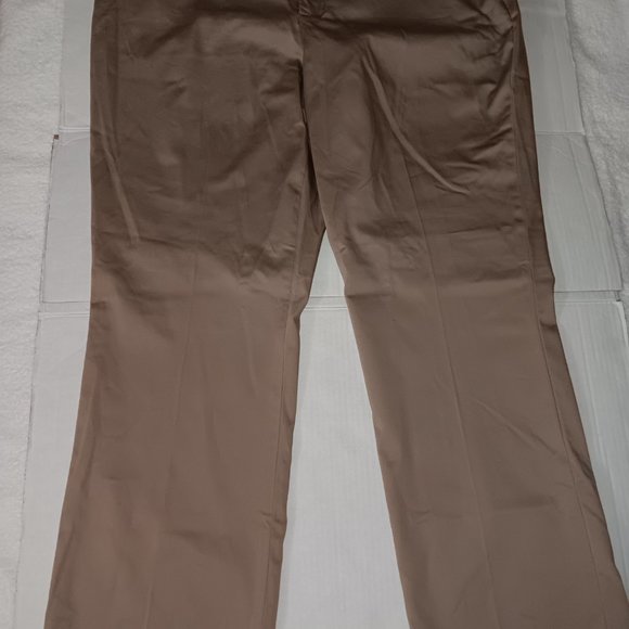 LEE REGULAR FIT STRAIGHT LEG MID RISE KHAKI PANTS COTTON BLEND WOMEN'S SIZE 18L - Picture 8 of 16